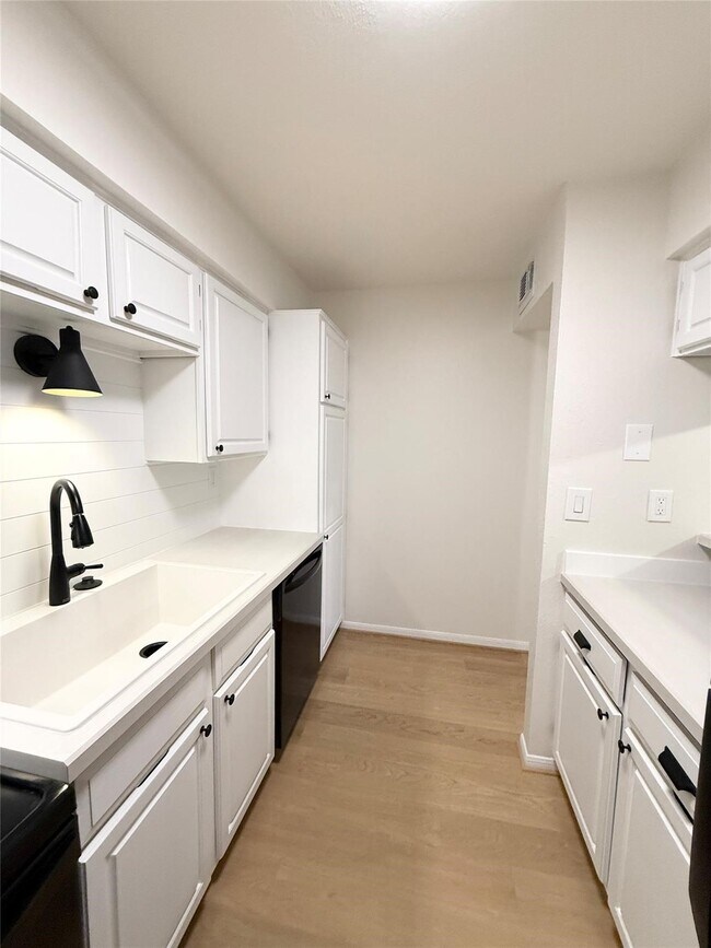 Photo - 1860 White Oak Dr Unit 376
