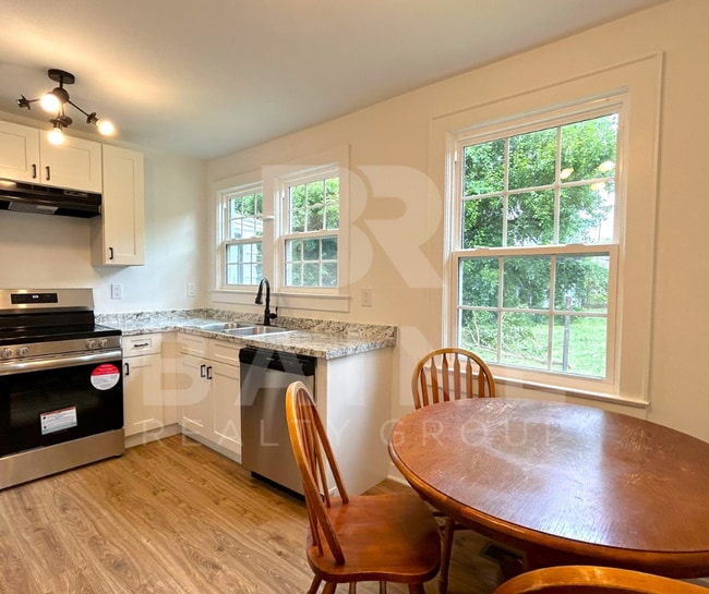 Photo - 2131 Woodbine Ave