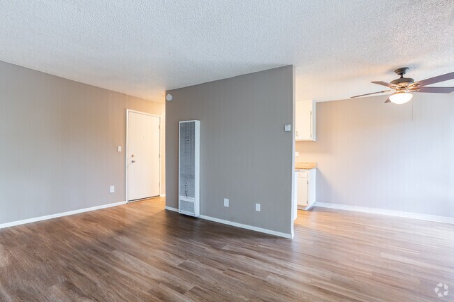 1BR, 1BA - 700SF - Living Room