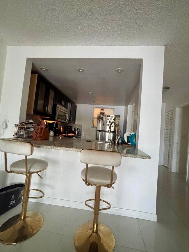 Photo - 3527 NE 168th St Unidad 303