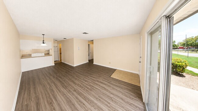 Photo - Woodland Bend Apartments