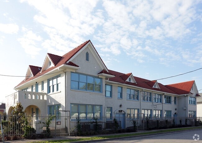 Building Photo - 1519 Bennett Ave Rental