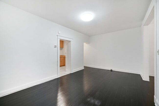 Dining area - 2431 Linden Ave Unit #2