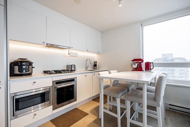 Photo - 3106-908 Quayside Drive Unit 3106
