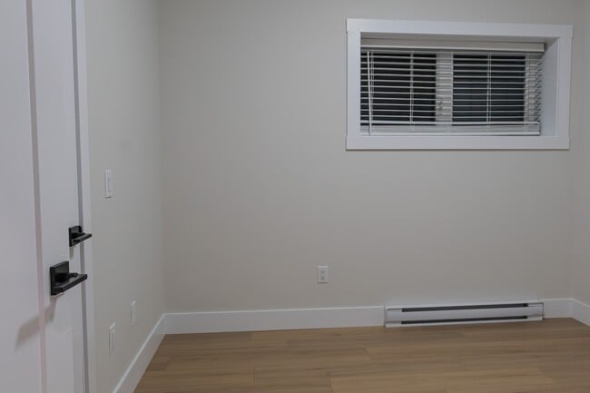 Photo - 171 Colonial Cres