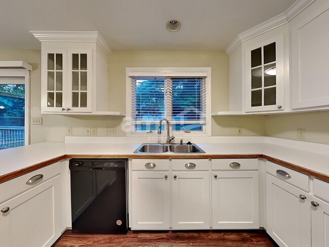 Photo - 11 Pine View Ter