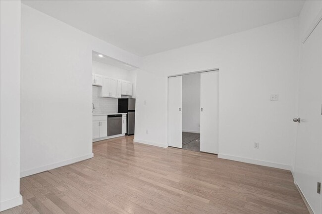 Photo - 640 Collins St Unit 1