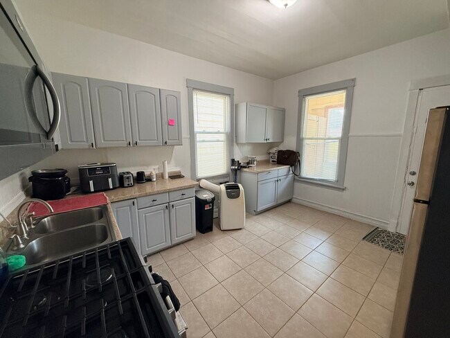 Photo - 2943 N Allen Ave Unit 1