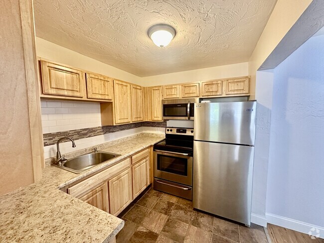 Building Photo - 23 Erick Rd Unit 25 Rental