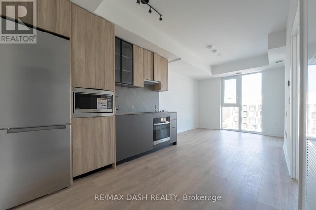 Photo - 1037 The Queensway Unit 1001