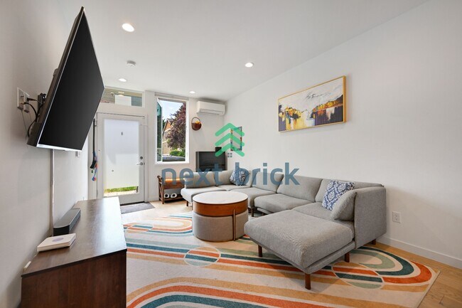 Photo - Spacious 3-Bedroom Townhouse in Seattle's Vibrant Heart – 2 Full Baths & 1508 Sq Ft of Comfort!