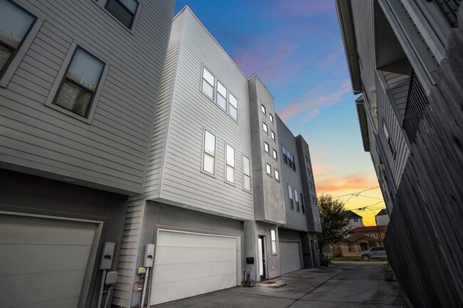 Photo - 2105 Hadley St