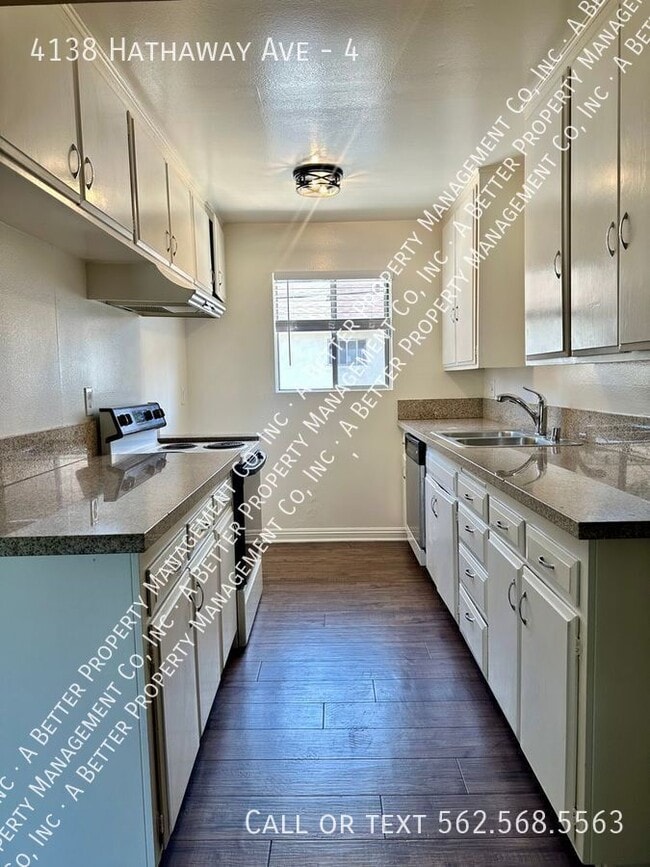 Building Photo - 4138 Hathaway Ave Unit 4