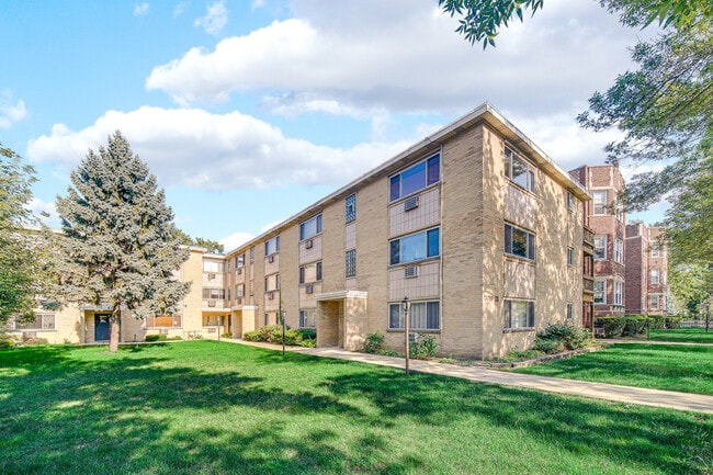 Building Photo - 7019 N Ridge Blvd Unit 3B
