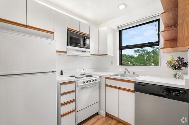 Building Photo - 133 Commander Shea Blvd Unit 217 Rental
