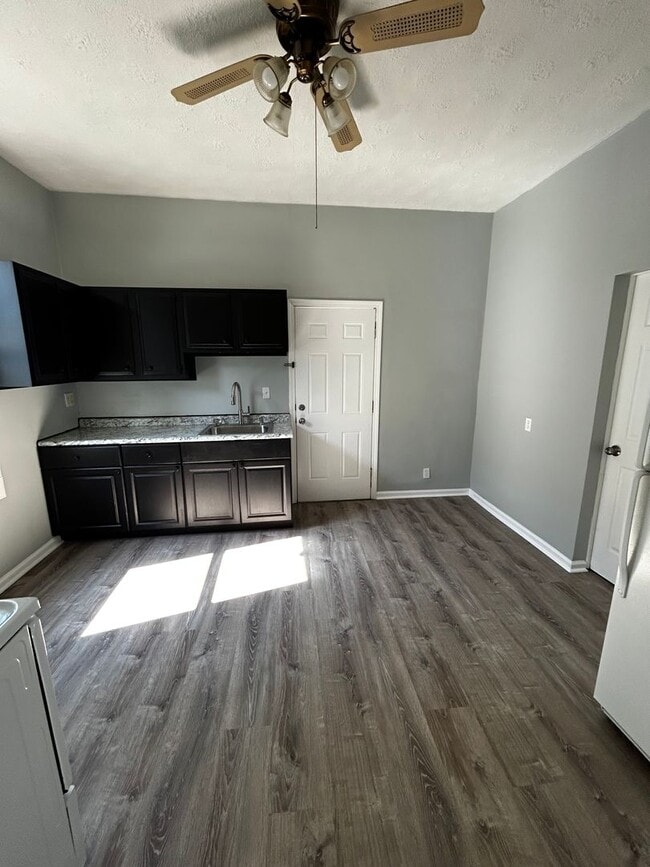 Photo - Beautiful Newly Renovated Home 3 BEDROOM 1 BATH, FENCED YARD, Bonus Space