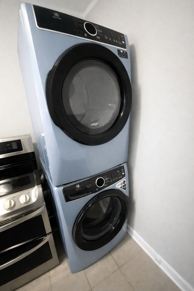 Washer & Dryer - 932 33rd Ave N Unit B