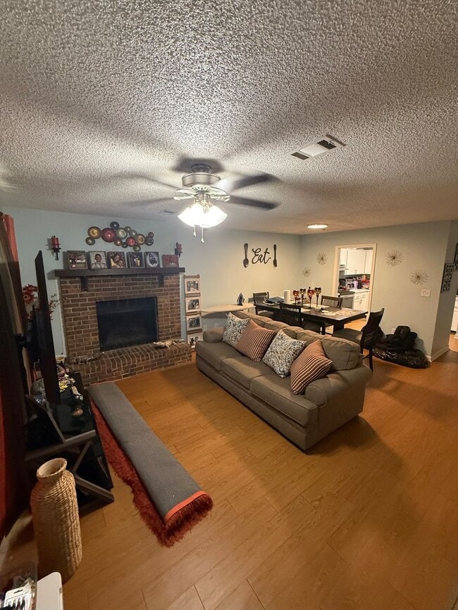 Photo - Upgraded 2BR/1.5BA Townhouse Apartment Con...