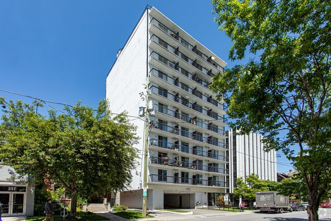 Building Photo - 229 Argyle Ave