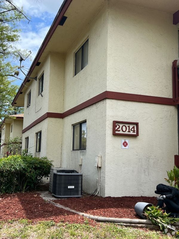Building Photo - 2014 NW 43 Terrace Rental