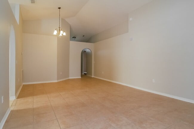 Photo - 4650 Salamander St