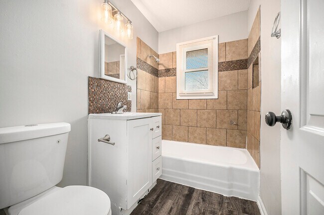 Photo - 1612 Washington Ave