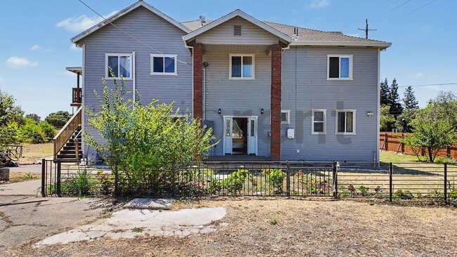 Building Photo - Unit Main house