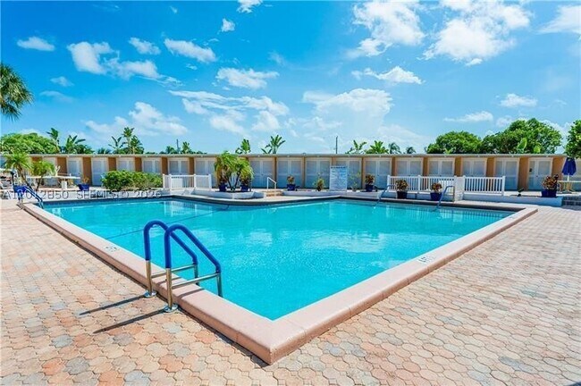 Photo - 2200 NE 66th St Unit 1421