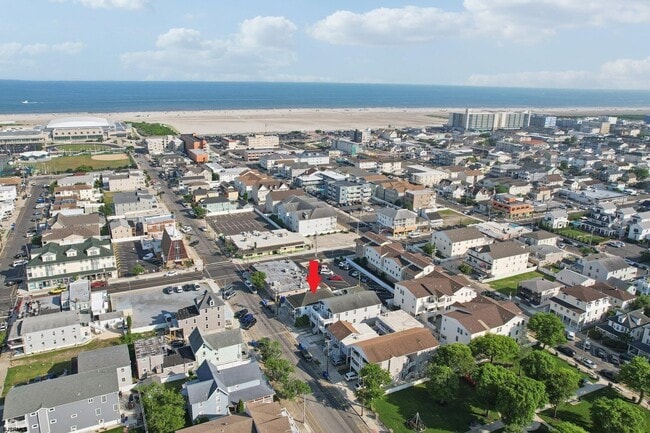 148 E Burk Ave