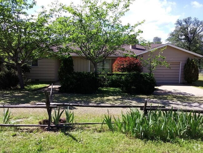Building Photo - 1 Acre of Property off Oasis Rd. Rental