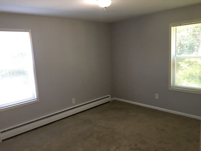 Photo - Amazing 2 Bed/1 Bath apartment in the hear... Unit 3