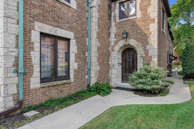 Photo - 2835 N Lake Dr