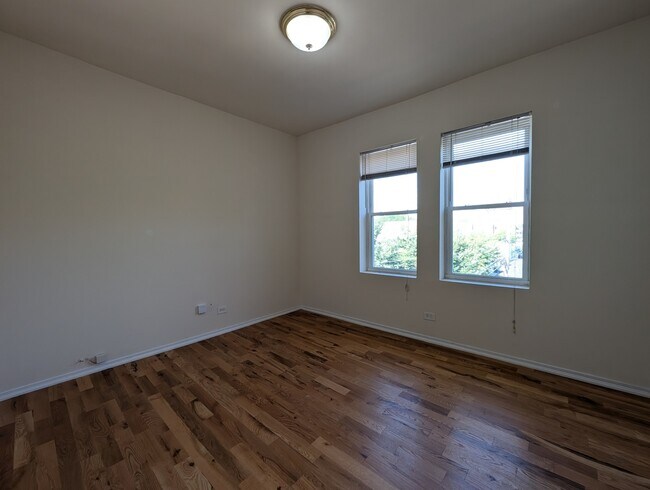 Photo - 2347 N Drake Ave Unidad 2