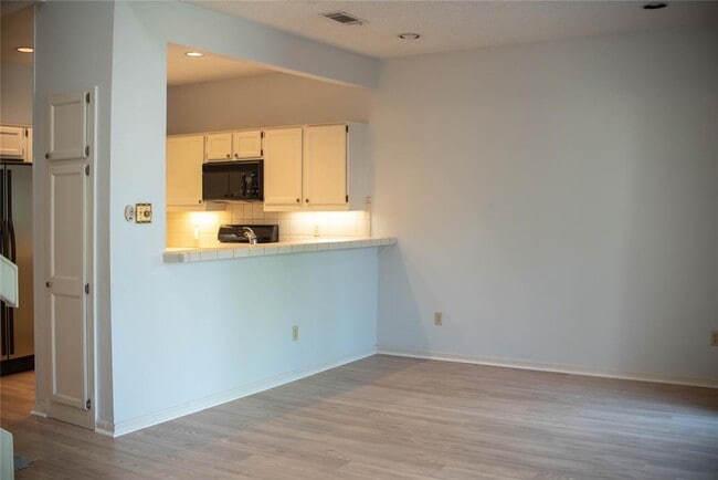 Photo - 10819 Crown Colony Dr Unit 31