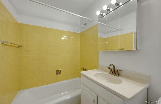 Photo - 4 Consulate Dr