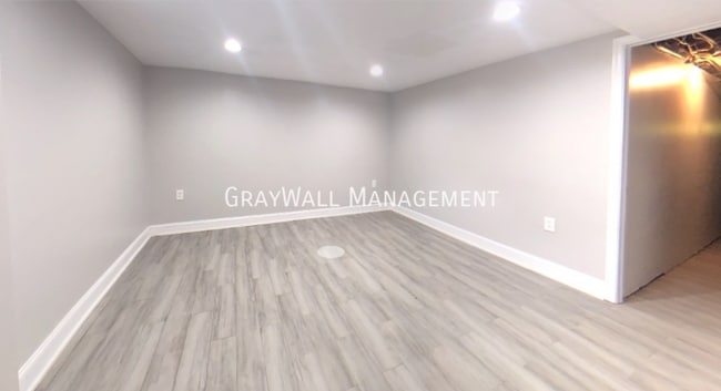 Photo - 480 Westmont Dr