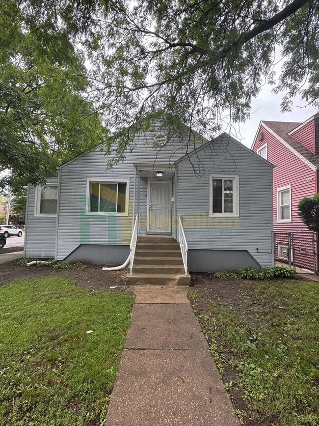 Stylish 4BR/2BA Home with Modern Updates &... - Stylish 4BR/2BA Home with Modern Updates &...