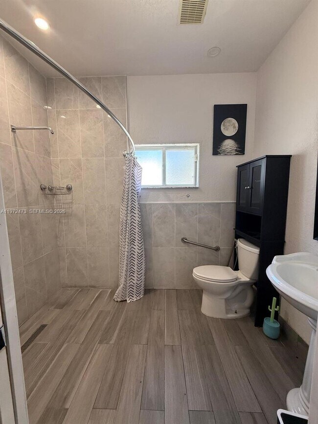 Photo - 718 SE 12th Ter