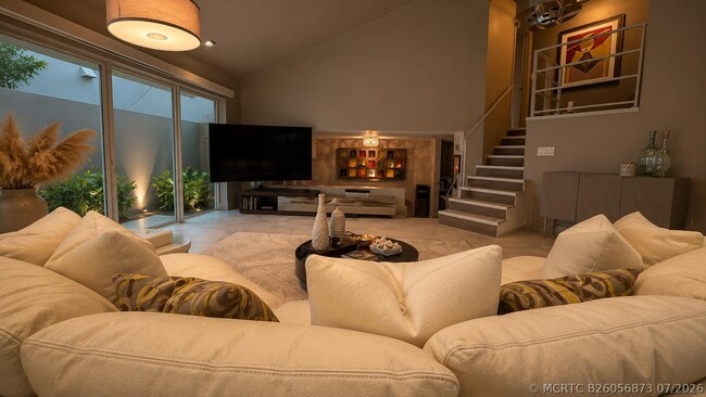 Photo - 2571 Tigertail Ave