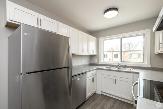 2BR, 1BA - 850SF - Kitchen - 517 28th Ave N Apartments