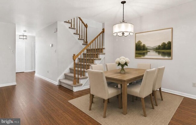 Photo - 362 Hamilton Dr