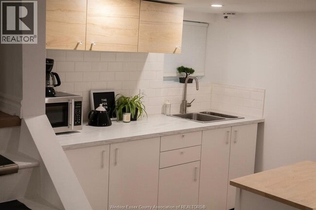 Photo - 758 Pierre Ave