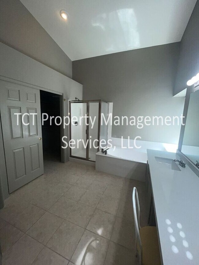 Photo - Beautiful 2 bedroom 55+ Community in Gold ...