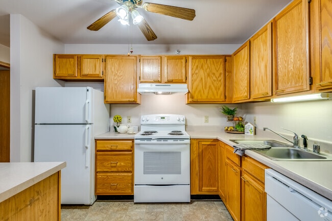 2 BR, 1 BA - 962SF
