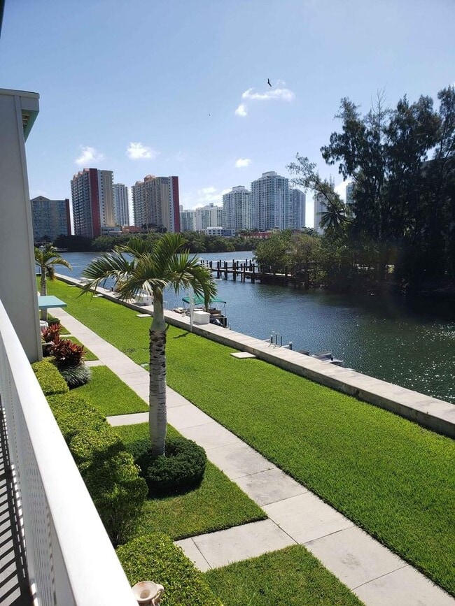 Building Photo - 3922 NE 166th St Unit 205s