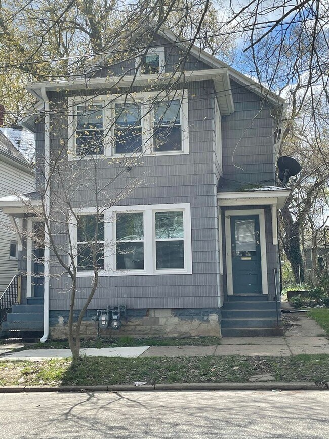 Photo - 917-919 W 7th St Unit 919 W 7th St - 1st Floor