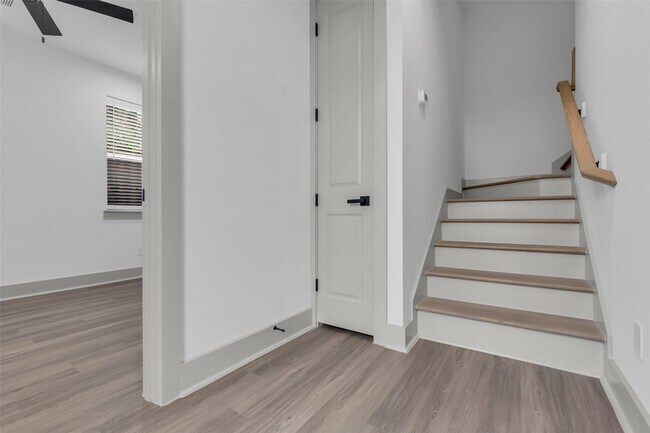 Photo - 5302 Kindred Gdn Ln