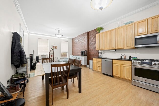 Building Photo - 215 1st St Unit 1