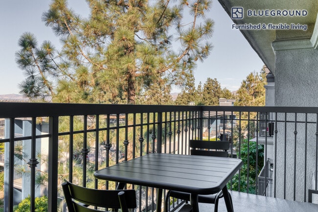 Photo - 3662 Barham Blvd Unidad FL3-ID585