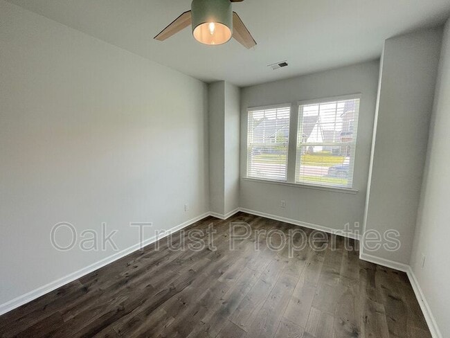 Photo - 156 Blackwater Way